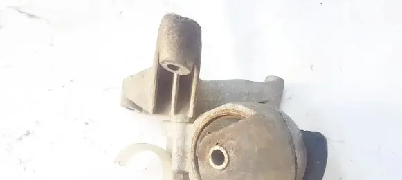 Volvo S40, V40 Engine mount bracket mr222150