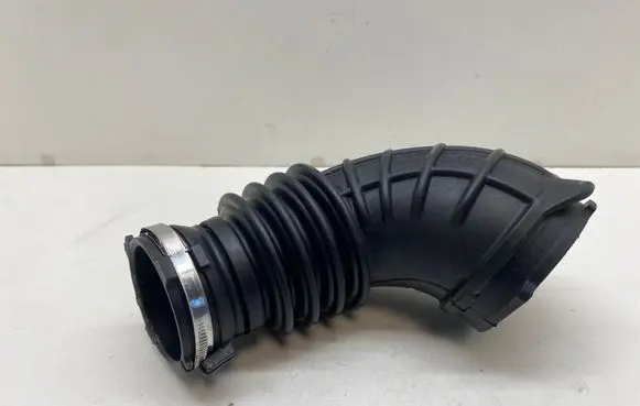 Audi A5 Sportback 8TA Turbo air intake inlet pipe/hose 06H129629E