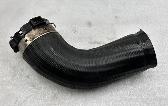 Volvo XC90 Intercooler hose/pipe 31657743