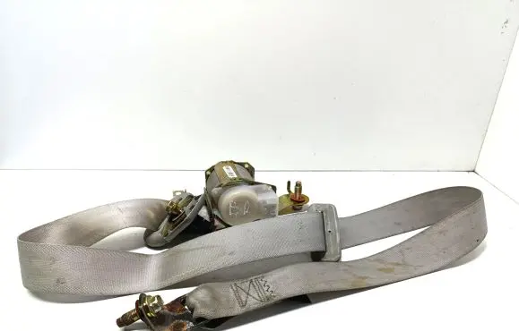Hyundai Trajet Third row seat belt 