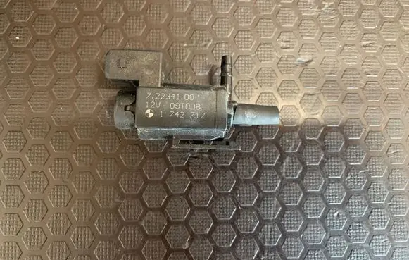 BMW 7 F01 F02 F03 F04 Turbo solenoid valve 72234100 09T008 1742712