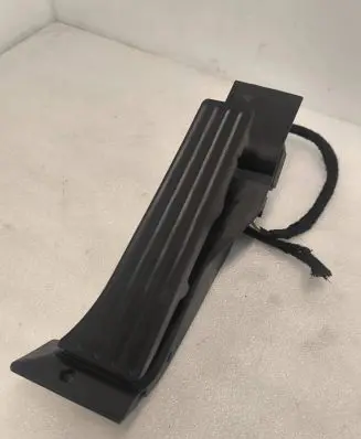 BMW 5 E60 E61 Accelerator throttle pedal 6772645 25916010 0408
