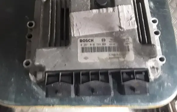 Renault Megane II Engine control unit/module 0281010769 8200184294