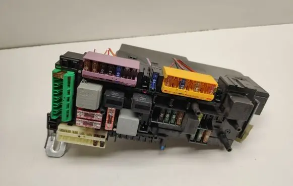 Mercedes-Benz E W212 Fuse module A2129003702