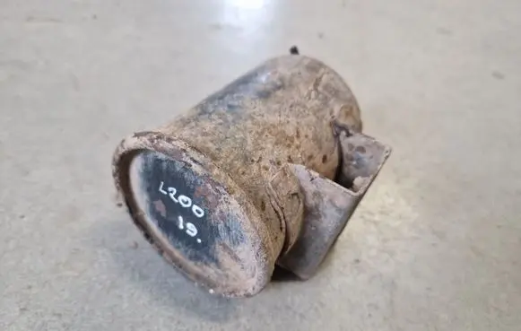 Mitsubishi L200 Vacuum air tank 