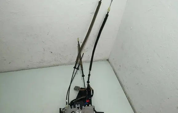 Chrysler Pacifica Sliding door lock 3041096