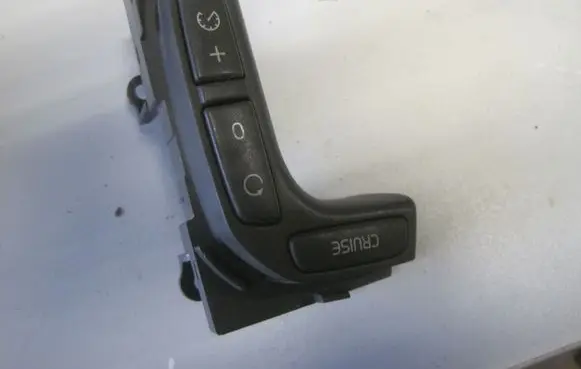 Volvo S80 Steering wheel buttons/switches 919992198W44