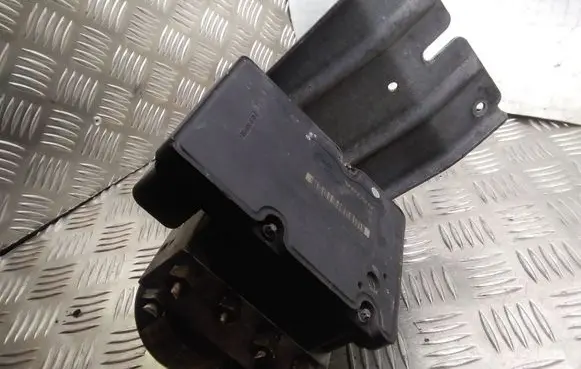Volvo V70 ABS Pump 8671224
