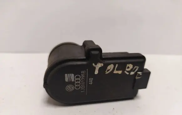 Seat Toledo I (1L) Headlight level adjustment motor 1J0941295B
