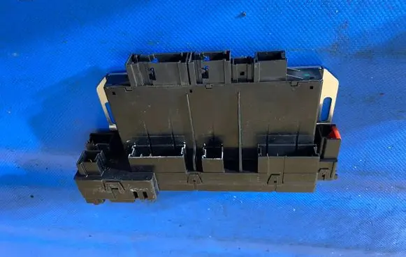 Mercedes-Benz S W220 SAM control unit A0325458332 05045126 04512603031702