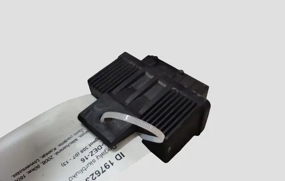 Peugeot 308 Fuel pump relay 240107