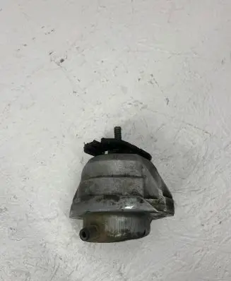 BMW 5 E60 E61 Engine mount bracket