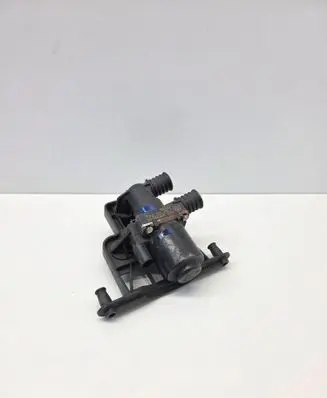 BMW 5 E60 E61 Coolant heater control valve 6920226 060306 1147412174A
