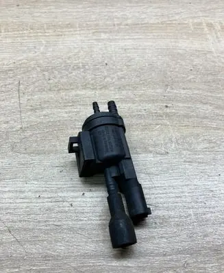 Mercedes-Benz C W204 Vacuum valve 0025401497
