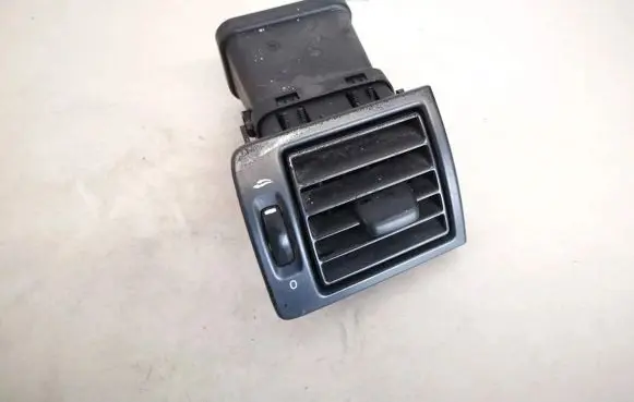 Volvo V50 Dash center air vent grill y01103