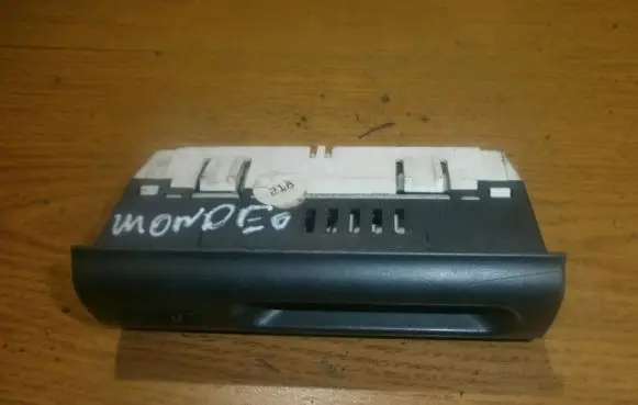 Ford Mondeo MK I Screen/display/small screen 93BB15000BE