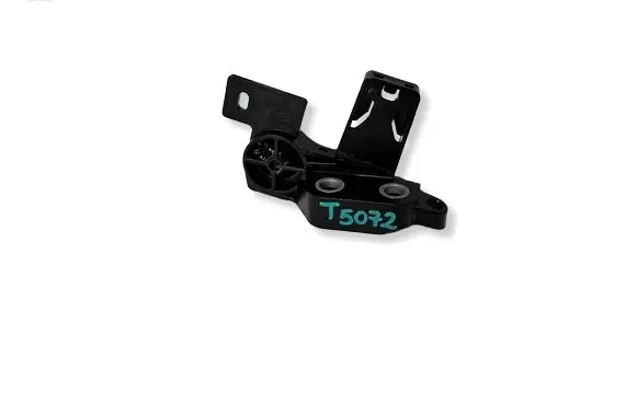 BMW 5 G60 G61 Radiator mount bracket 5A015A2 51745A015A2