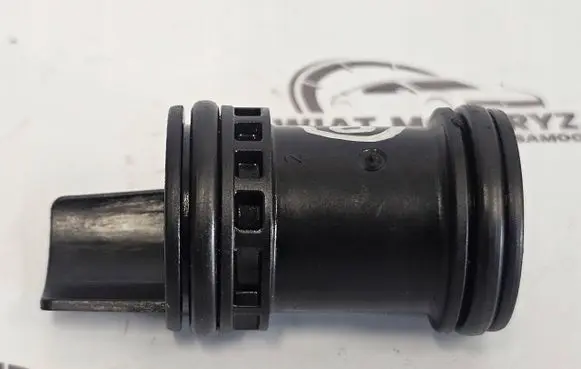 BMW 5 E60 E61 Oil fill pipe 70310380