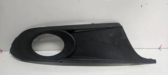 Volkswagen Jetta VI Front fog light trim/grill 5C6853666A
