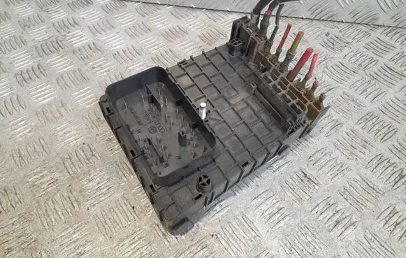 Volkswagen PASSAT B6 Fuse module 3C0937125