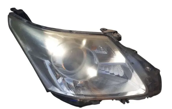Toyota Avensis T270 Headlight/headlamp