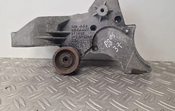 Audi A8 S8 D3 4E Engine mounting bracket 077121235P