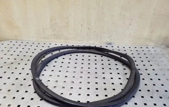 Nissan NV400 Rubber seal front door window/glass 