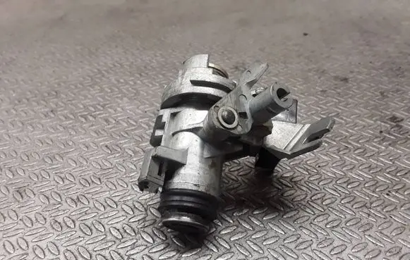 Audi A6 S6 C6 4F Tailgate exterior lock 8E0827573