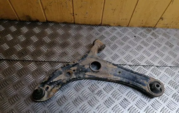 Toyota Yaris Front lower control arm/wishbone