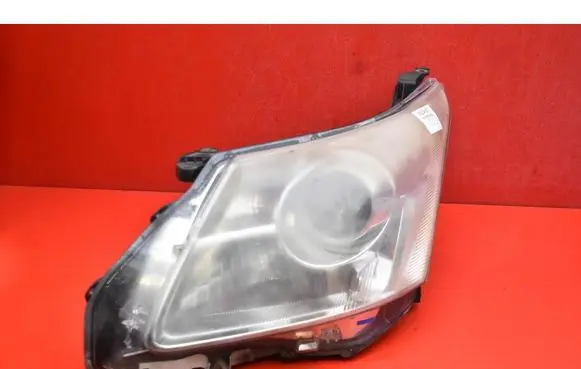 Toyota Avensis Verso Headlight/headlamp