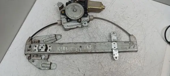 Nissan X-Trail T30 Rear door window regulator with motor