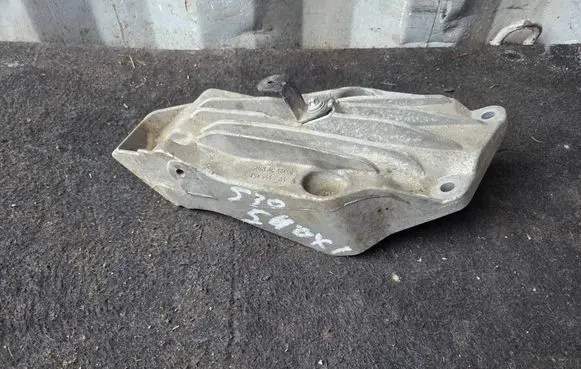 BMW 5 G30 G31 Engine mounting bracket 6861559 18574710 6861555