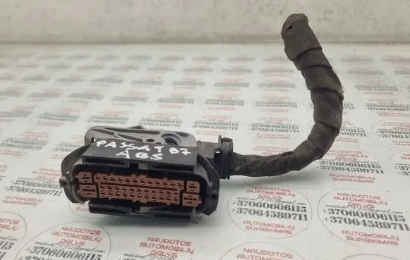 Volkswagen PASSAT B7 ABS module connector plug 6Q0973038A