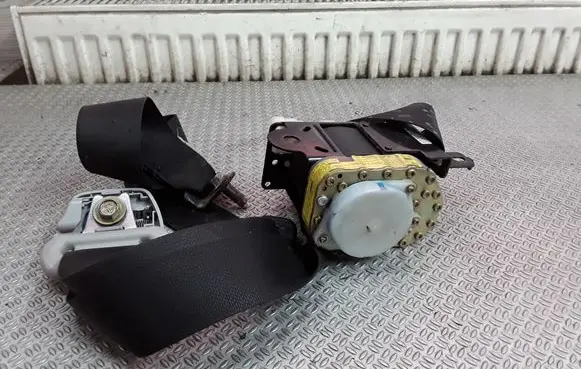 Mazda MPV Front seatbelt