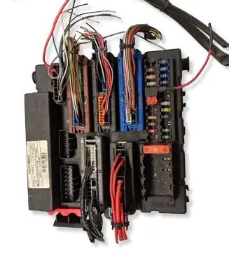 Opel Vectra C Fuse module 13189921