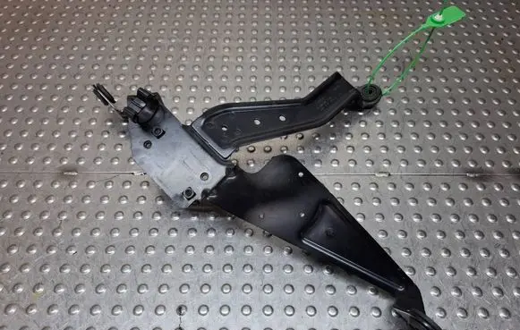 Audi A8 S8 D4 4H Other engine bay part S27705680 4H0121305P