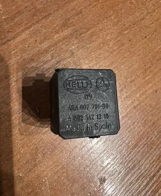 Mercedes-Benz E W210 Other relay A0025421319 D1395
