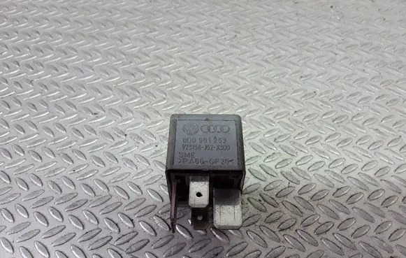 Volkswagen PASSAT B5 Other relay 8D0951253 V23134J52X300