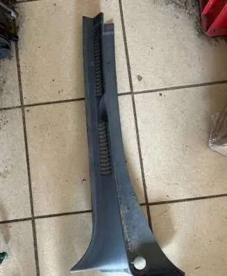 Volkswagen Golf Plus Wiper trim 5M0819403B