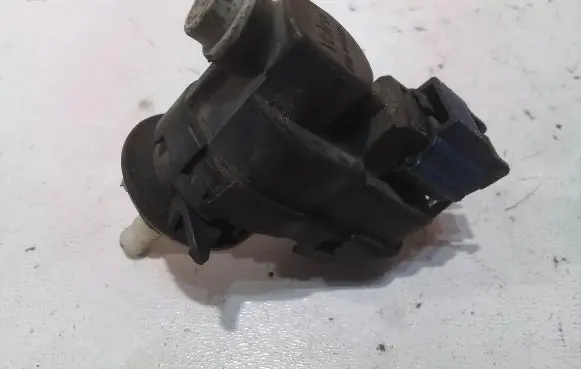 Renault Megane II Headlight level adjustment motor 8200402521E
