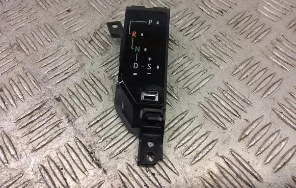 Lexus NX Gear shift selector indicator 76J744