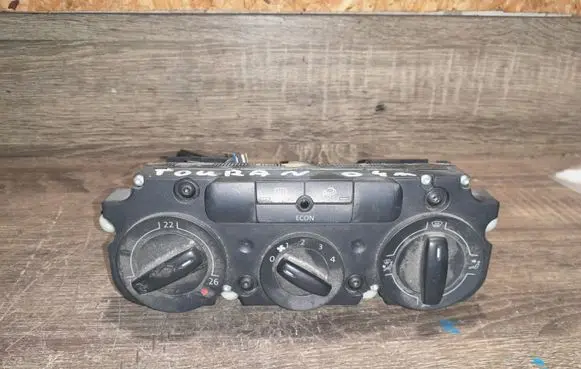 Volkswagen Touran I Climate control unit