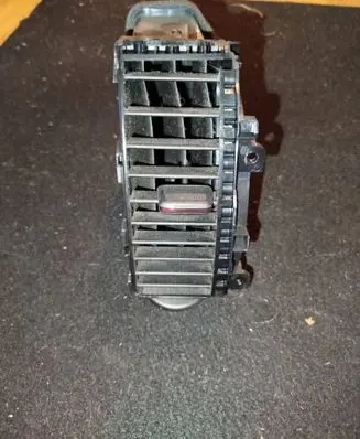 Nissan Note (E11) Dash center air vent grill 68751BH00A P19660A27900 687519U010