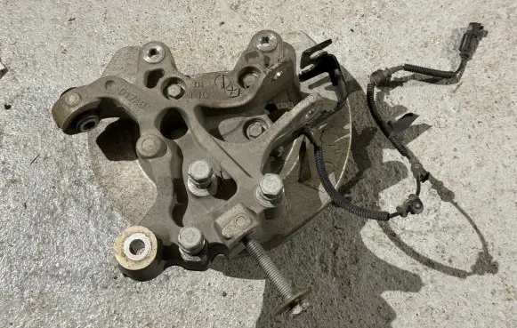 Chrysler Pacifica Rear wheel hub 017AB