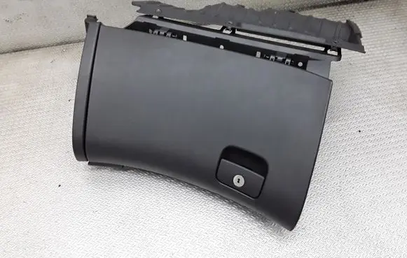 Hyundai i30 Glove box