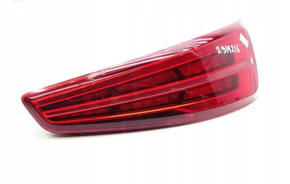 Audi Q3 8U Tailgate rear/tail lights 8U0945094N