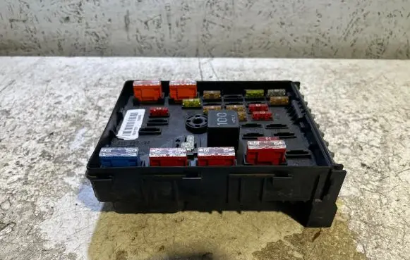 Volkswagen PASSAT B6 Fuse box set 3C0937125