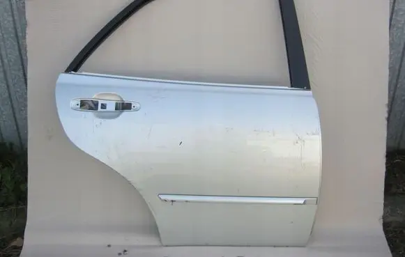 Lexus IS 200-300 Rear door
