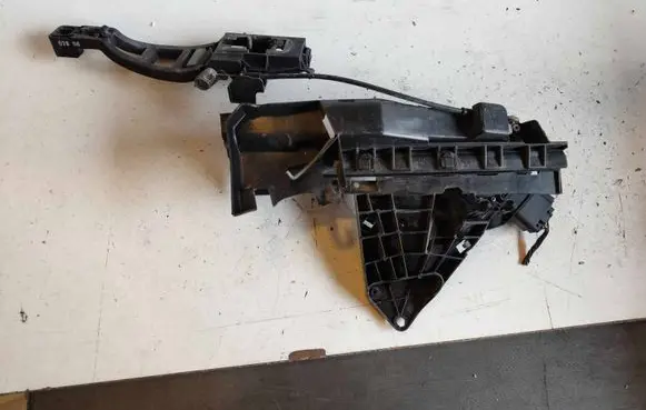Ford Focus C-MAX Rear door lock 2400000