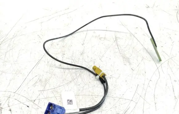Mercedes-Benz C W205 Bluetooth antenna A2059059713 920560001 010875